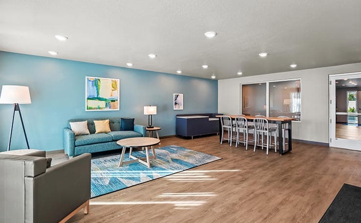 WoodSpring Suites Palm Springs - West Palm Beach photo 3 of 17
