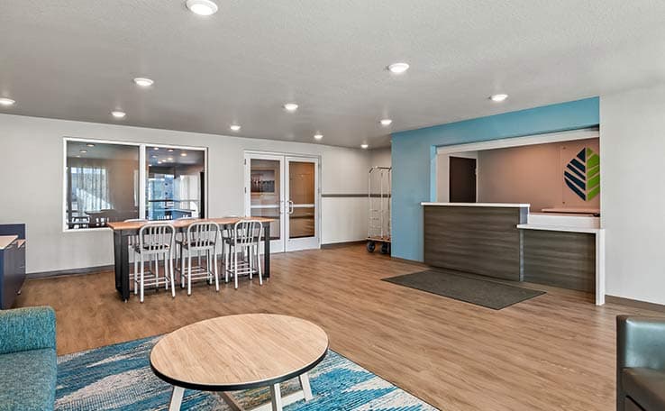 WoodSpring Suites Palm Springs - West Palm Beach photo 2 of 17