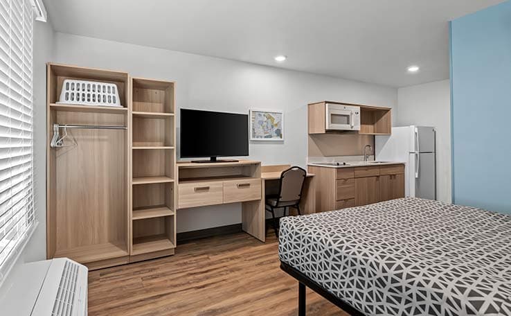 WoodSpring Suites Palm Springs - West Palm Beach photo 8 of 17