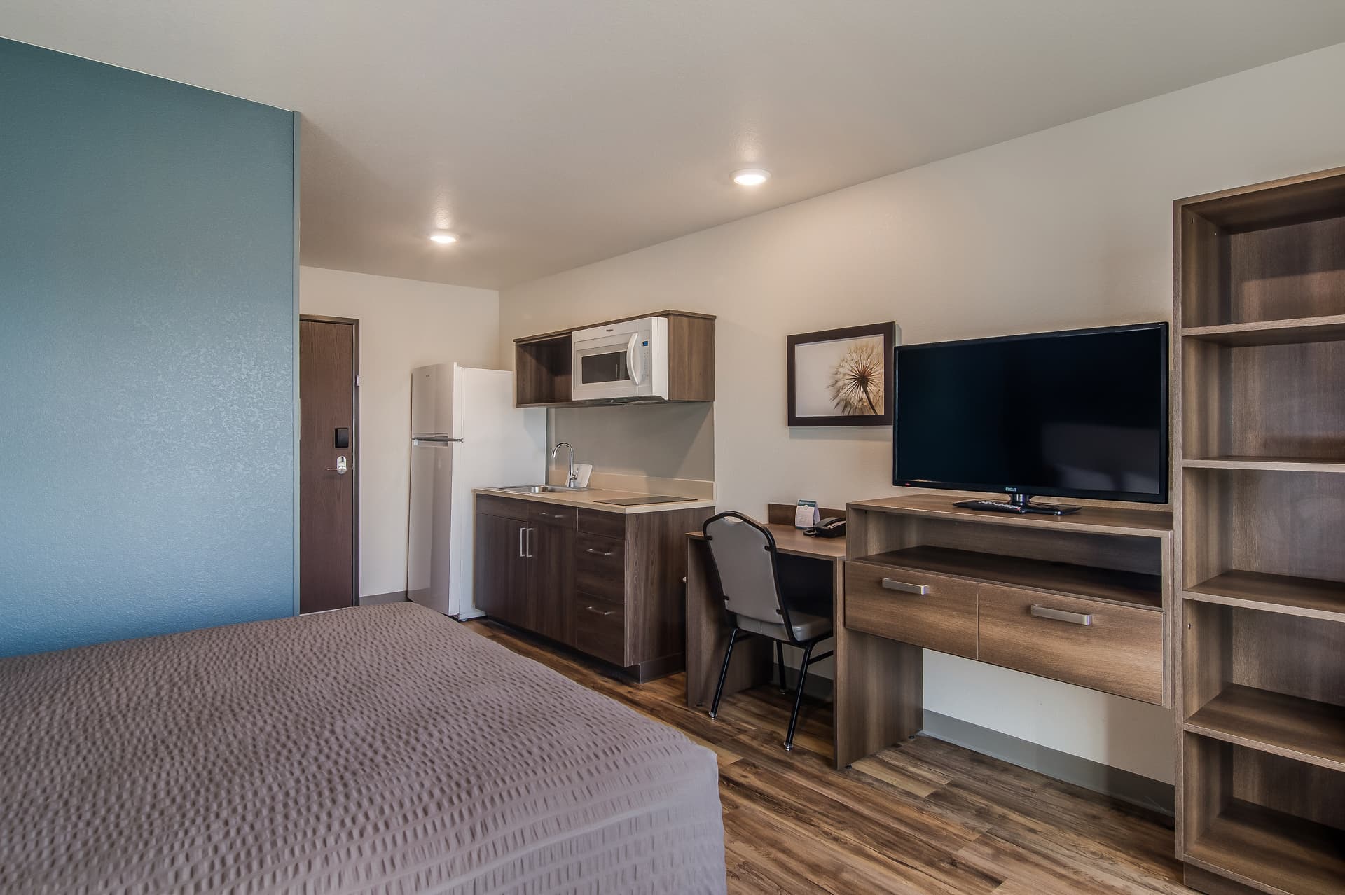 WoodSpring Suites Southington photo 9 of 17