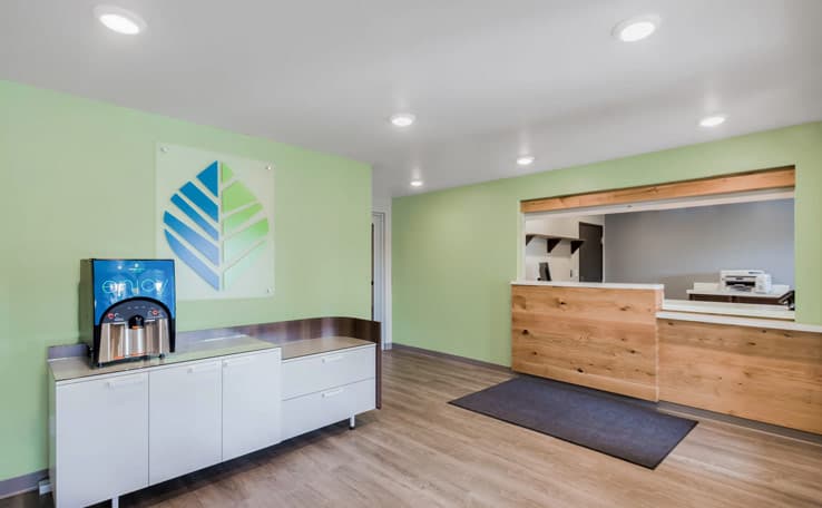 WoodSpring Suites Chicago Addison photo 2 of 15
