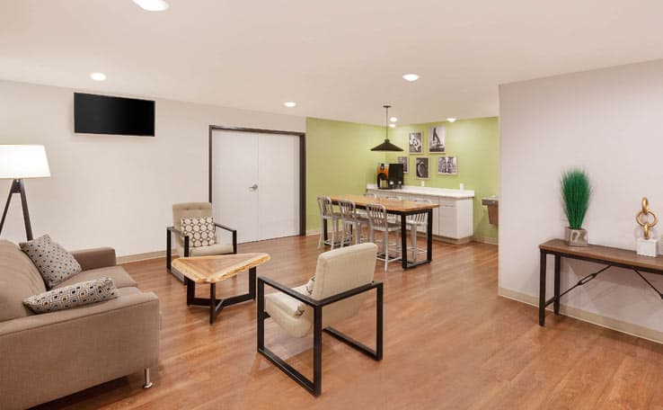 WoodSpring Suites Las Colinas - Northwest Dallas photo 3 of 19